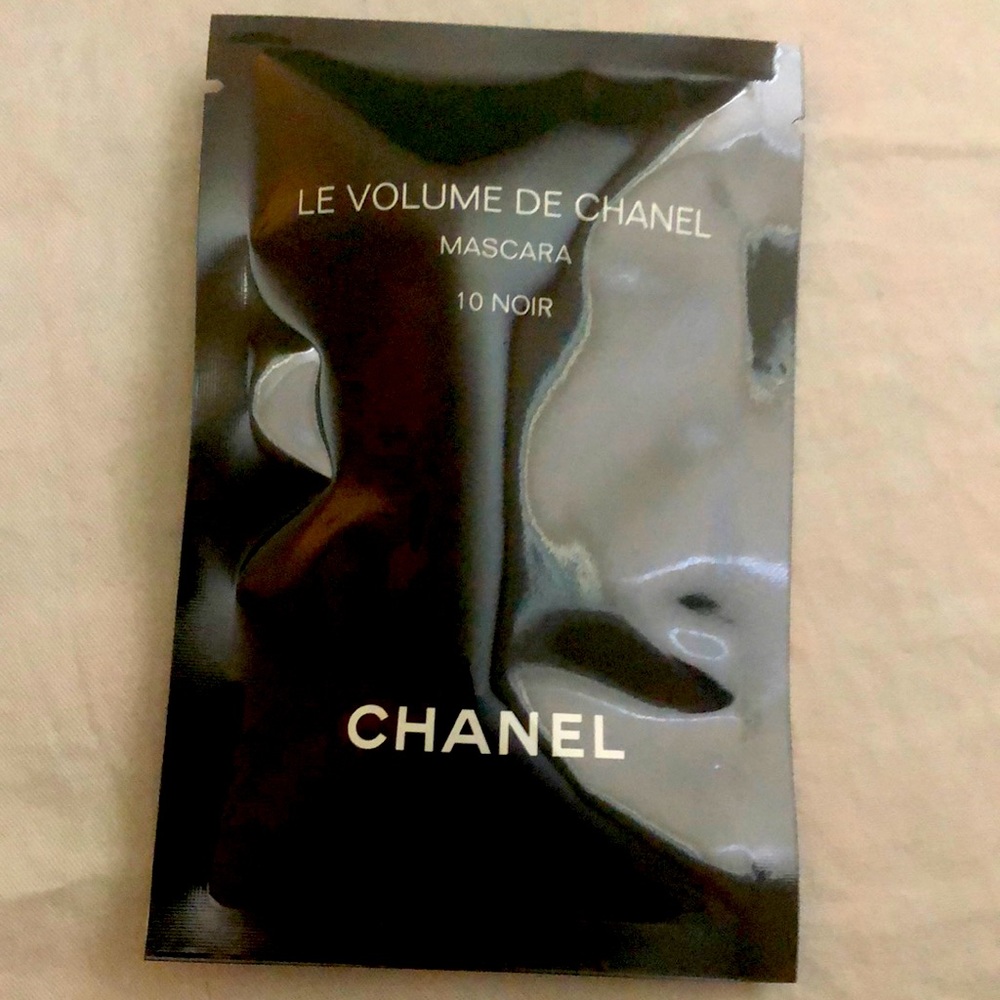 Chanel mascara sample .